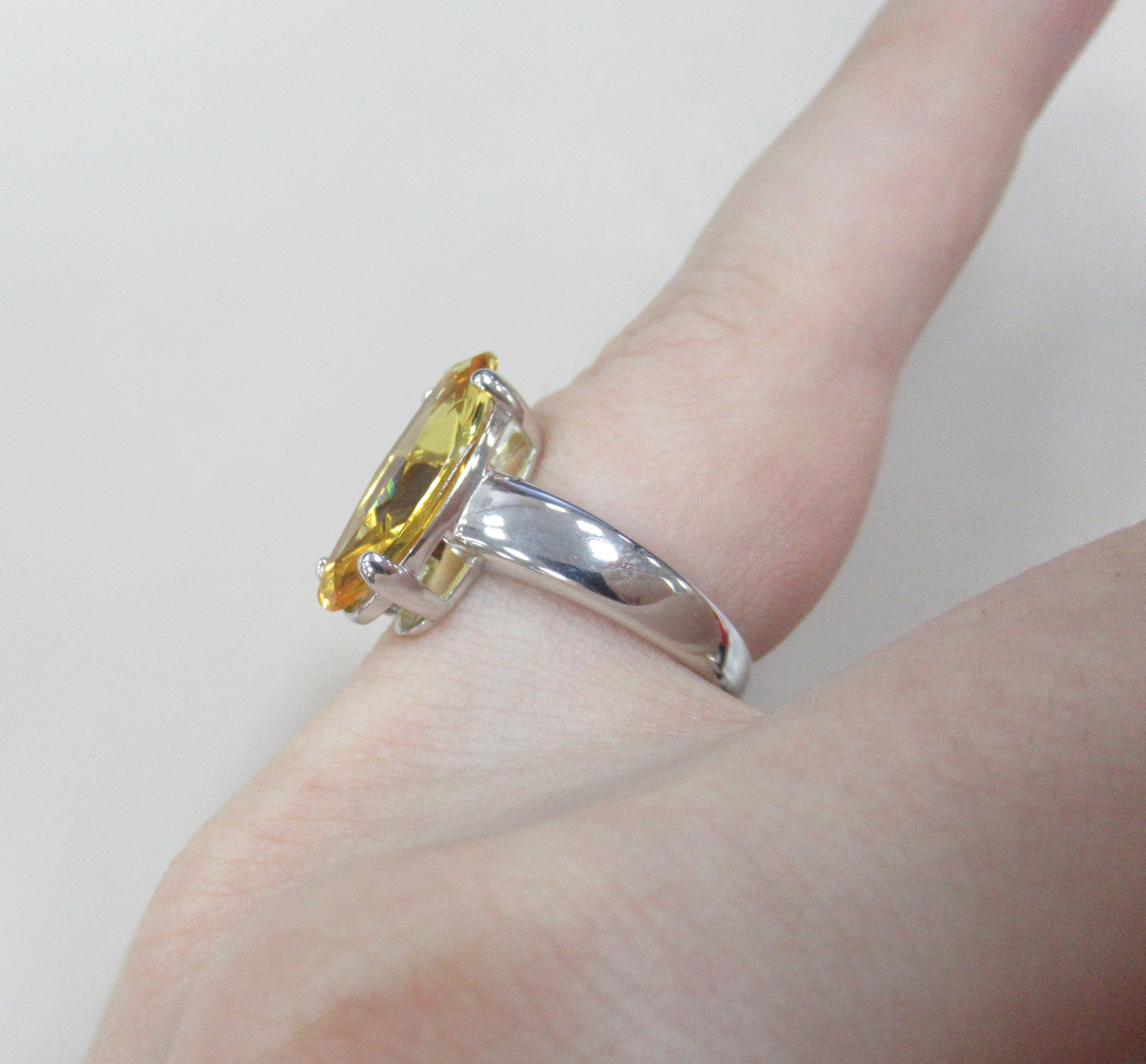 Серебряное кольцо с цитрином